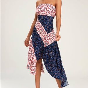 NWT • LULU’s strapless floral dress